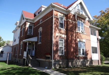Winona State University off campus student housing at 276 East 7th Street #3