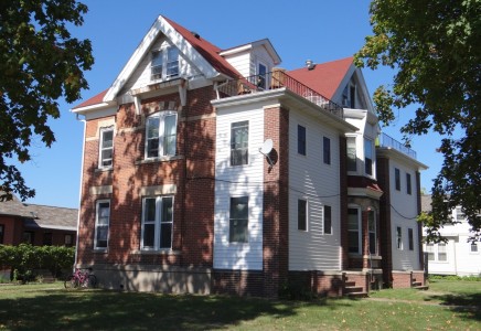 Winona State University off campus student housing at 276 East 7th Street #1